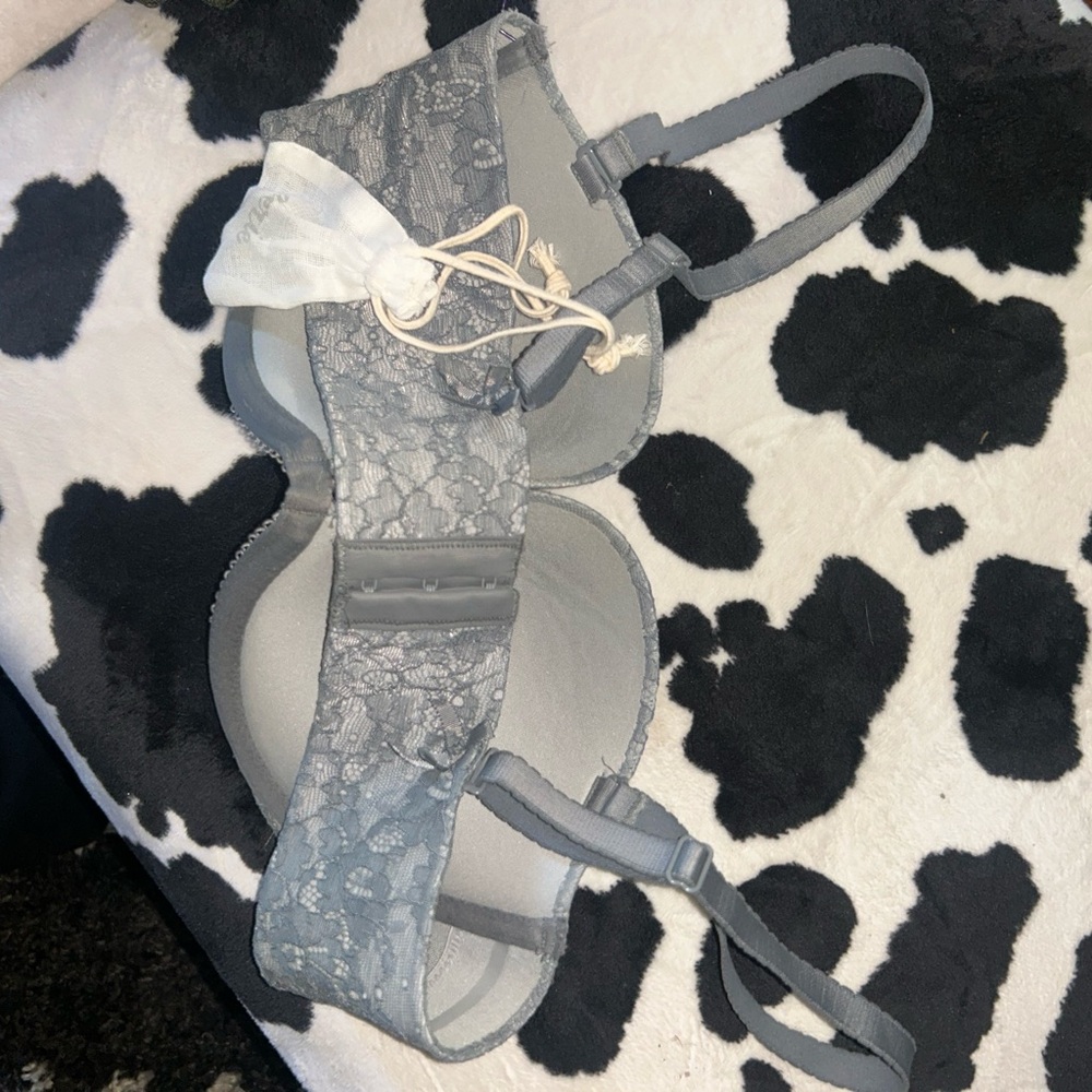 Four bras - Picture 4 of 11